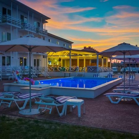 Family Hotel Happy Inn Satoka Exterior foto